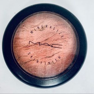 Mac mineralize skin finish in stereo Rose